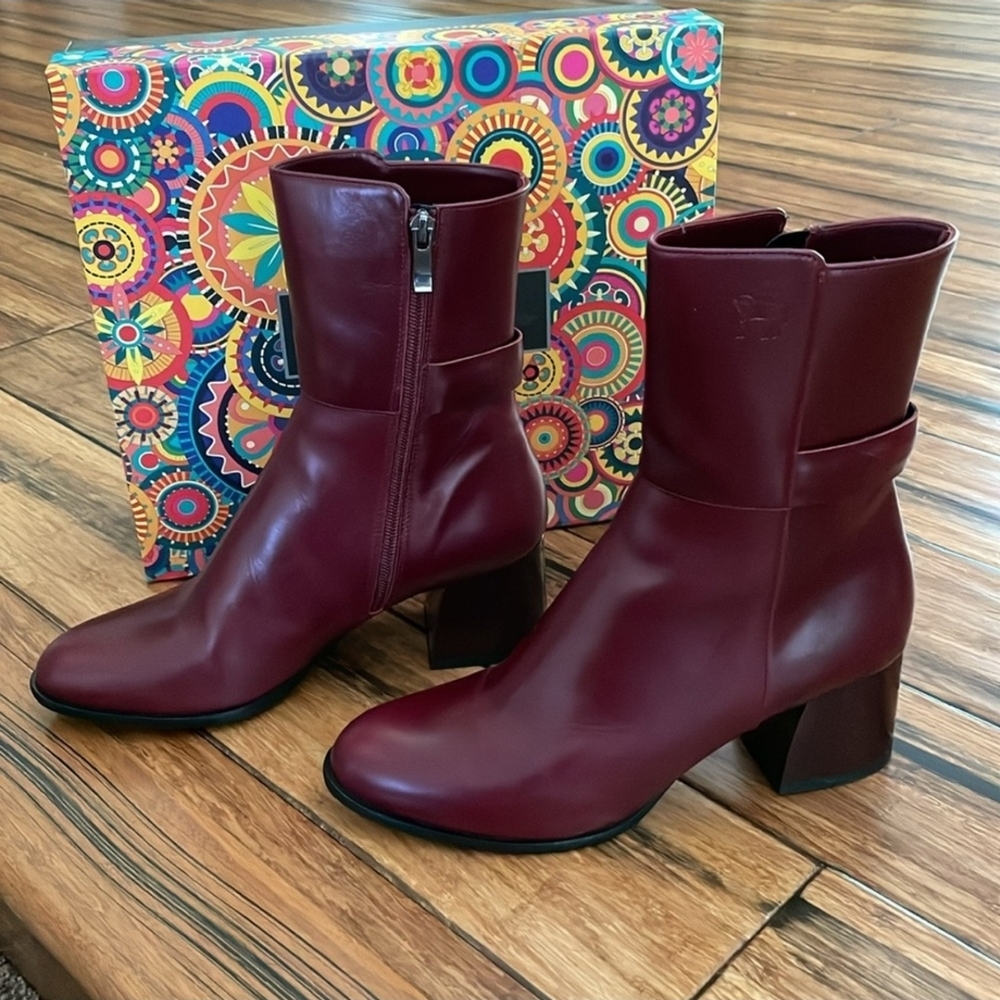 😍 Red Heeled Chelsea Boots with Block Heel - Picture 3 of 9